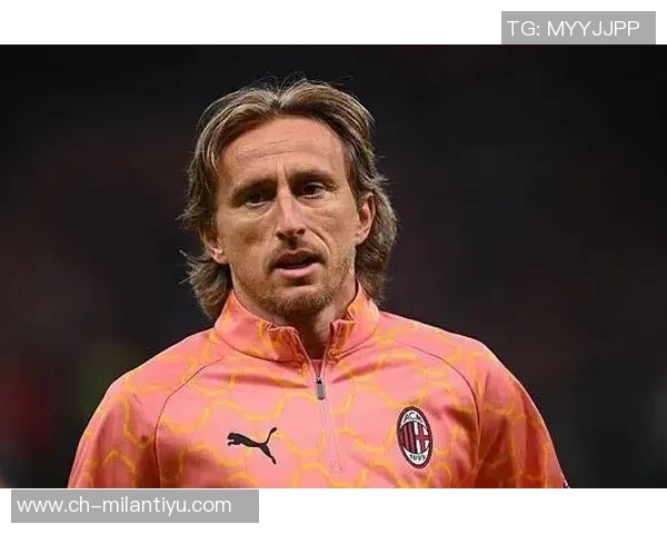 晚邮报揭秘莫德里奇在圣西罗的私人包厢招待亲友的奢华生活